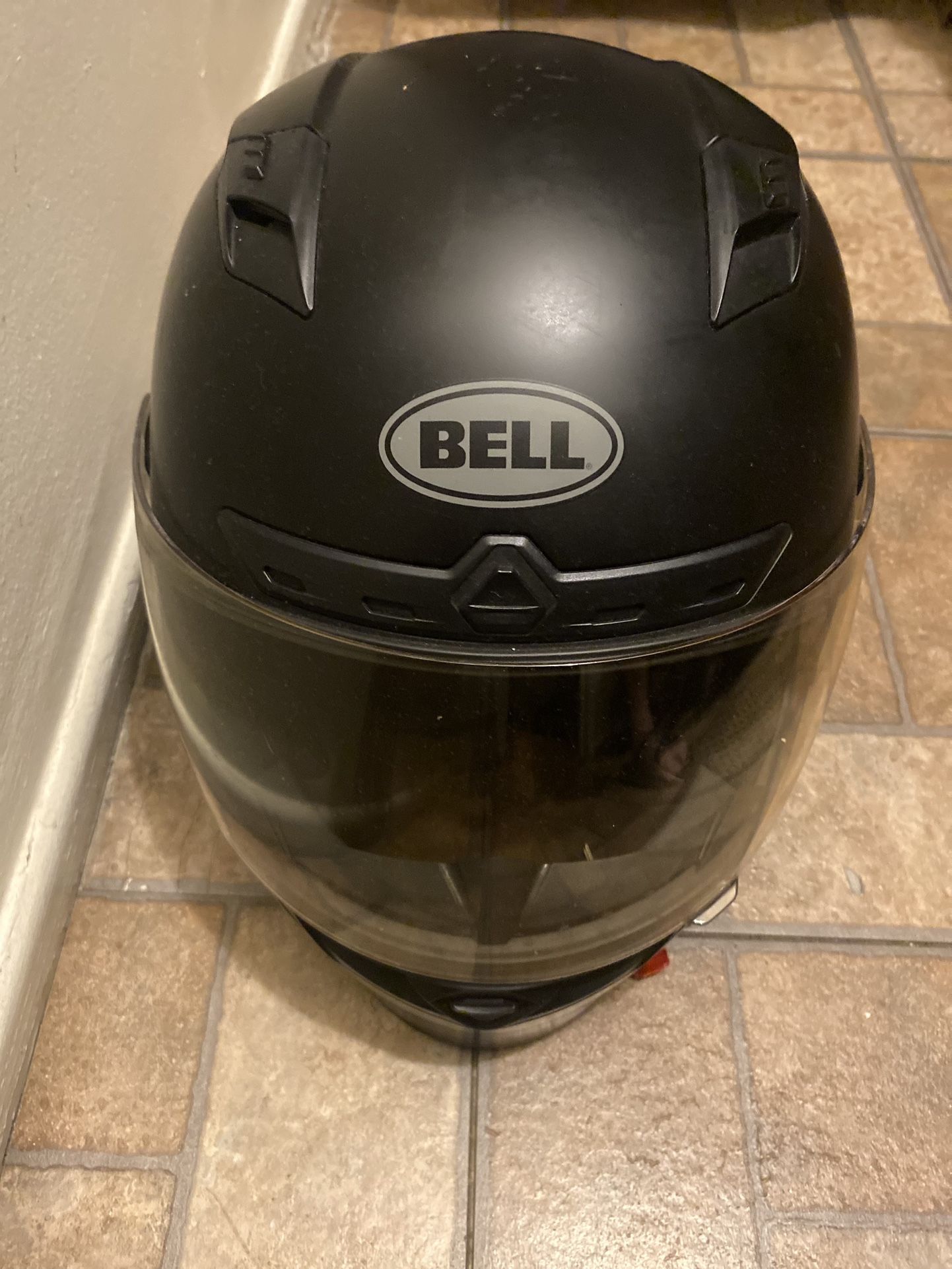 Bell Qualifier DLX Full-Face Motorcycle Helmet – DOT & ECE Certified – Size L – $50