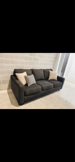 FREE DELIVERY Clean, comfortable 3-seat sofa