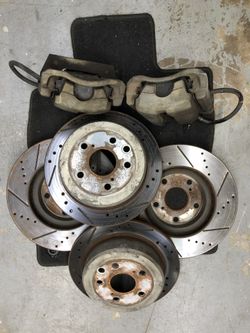 Lexus IS250 RWD Front Brake Calipers With All Four Rotors