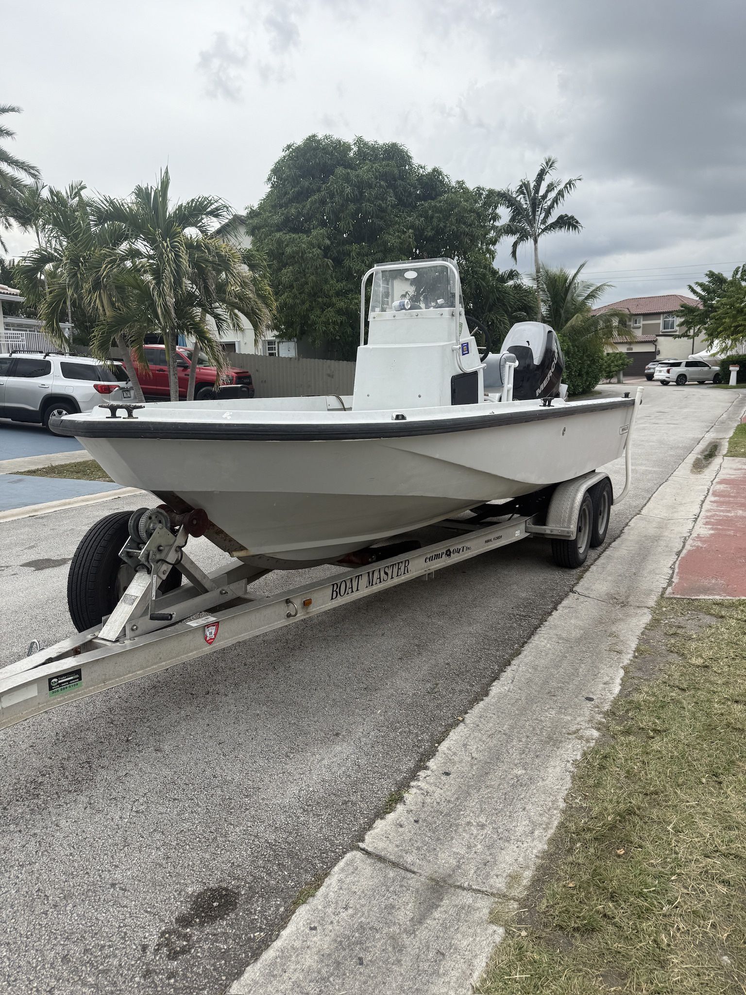 2004 Boston whaler Outrage