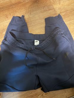 Men’s navy Nike joggers
