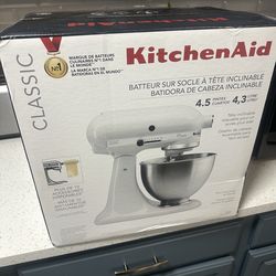 New White 4.5 Quart KitchenAid Mixer