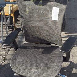 Office chair with leg rest