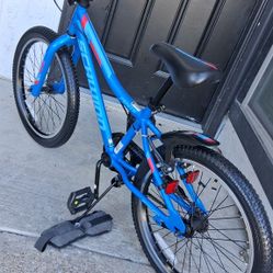 Schwinn Kids Bike ( 20 Inch Wheels)