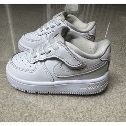 NIKE SNEAKERS SZ 6 TODDLER📍pick Up 7th St & Baseline Rd📍