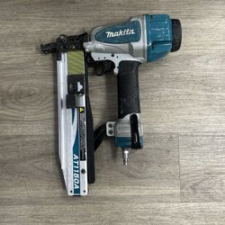 Makita Stapler AT1150a