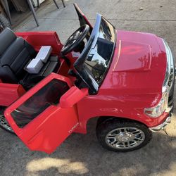 Ride on Truck Car, 12V Licensed Toyota Tundra Ride on Car w/Remote Control, Battery Powered Electric Car with Music, Spring Suspension, 3 Speeds, LED 