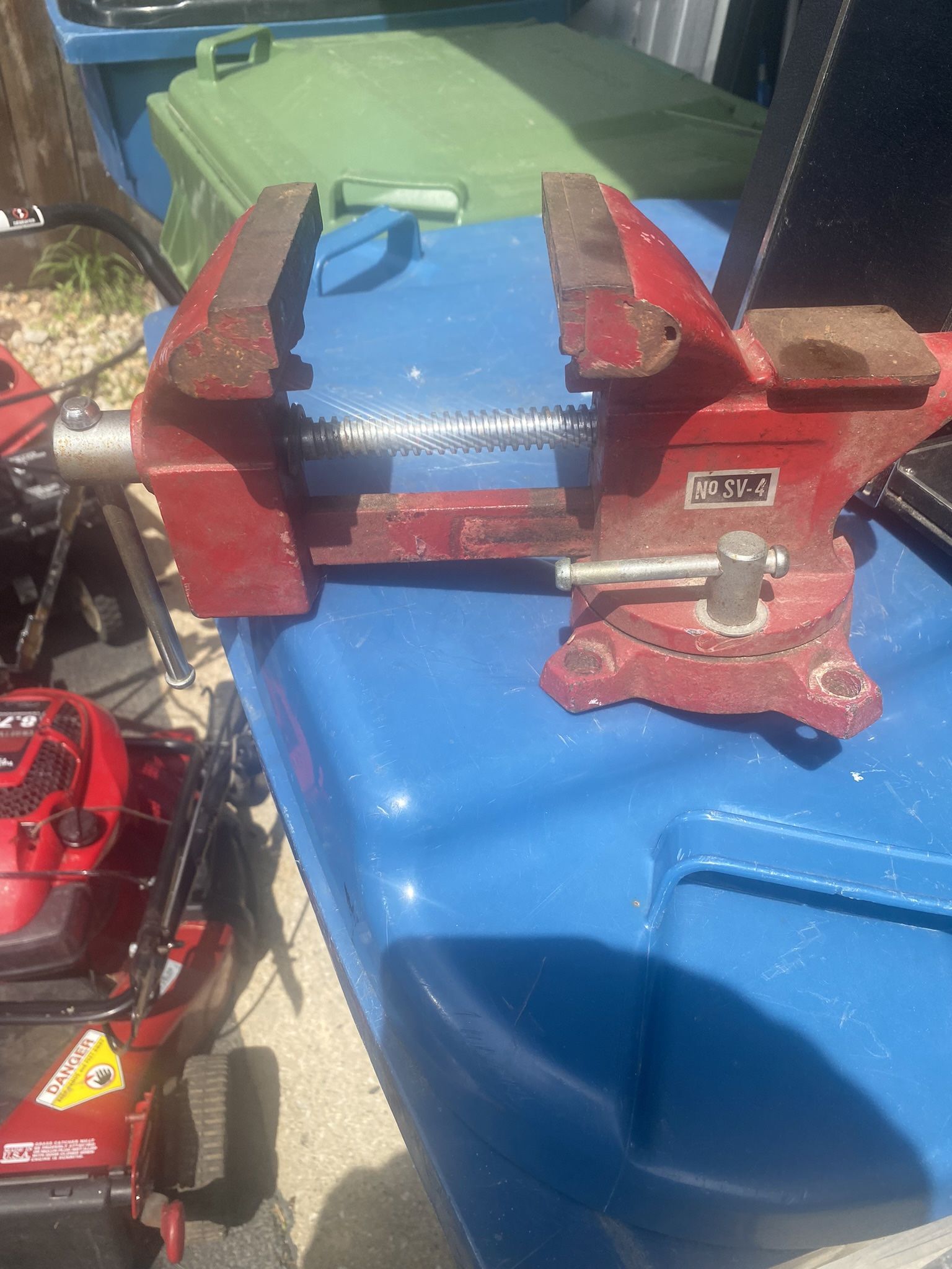Bench vise 3”