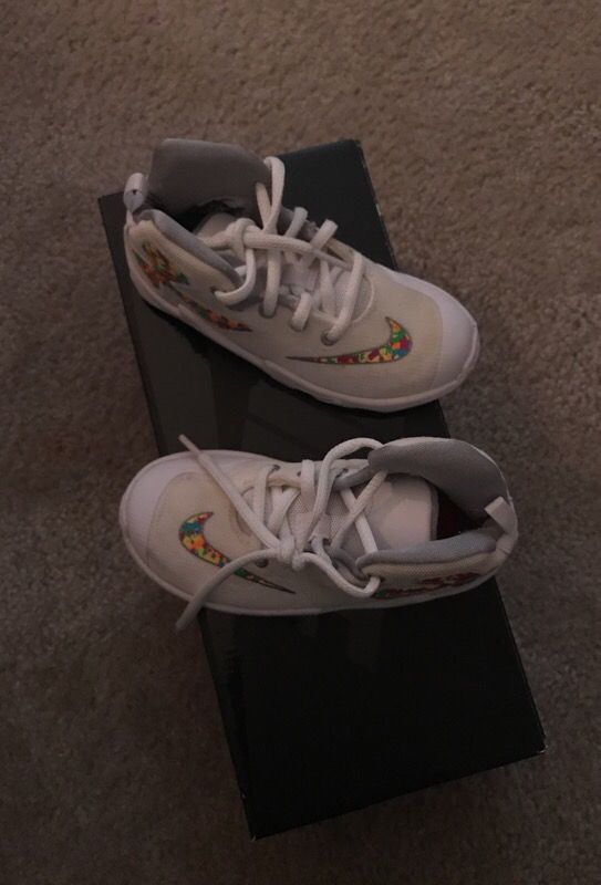 Fruity people´s lebrons size 10c Other - Baby & Kids