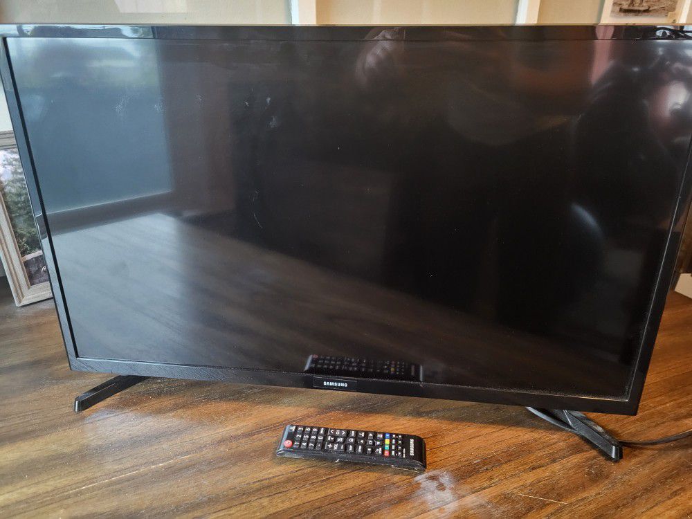 Samsung 32" TV with Remote