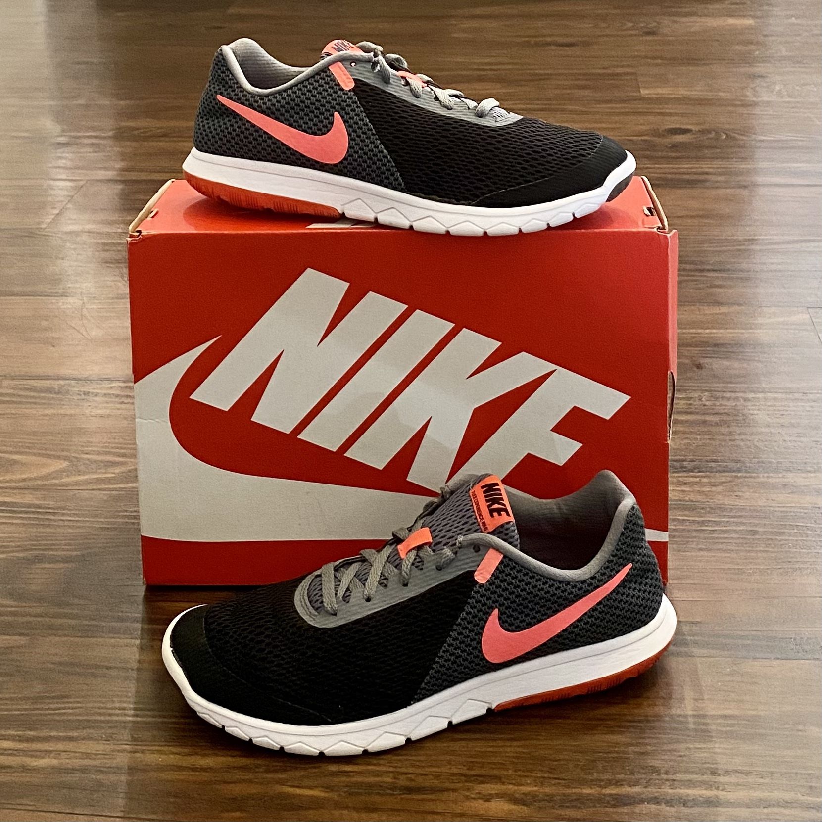 NIke Flex Experience RN 6 - Women's Size 8.5