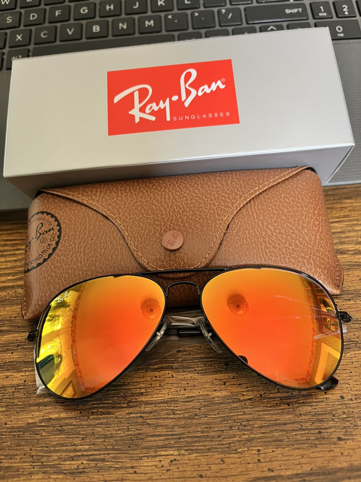 RAY BAN AVIATORS 58mm. BLACK FRAME WITH IRANGE FLASH MIRRORED LENSES. BRAND NEW. 