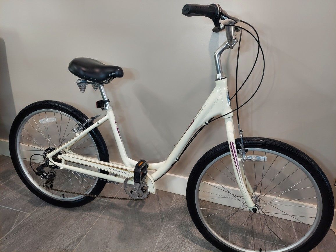 Schwinn Womans Streamliner ll  Bike Size L , 7 Speeds  Iike NEW