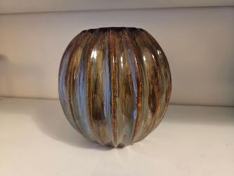 Small ripple-edged vase.