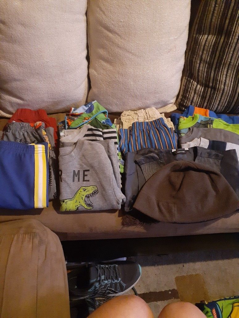 Very Nice Little Boys Size. 2Toddler.  15 Pieces Clothes Bundle
