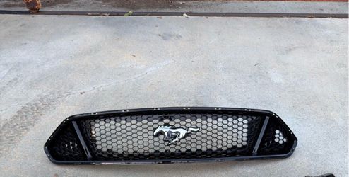 Mustang upper grille