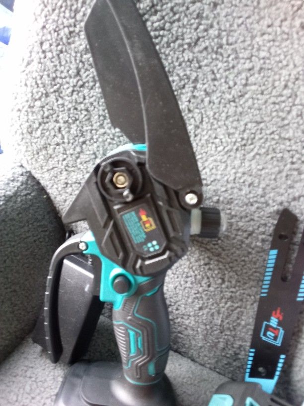 Mini Handheld Electric Chainsaw Cordless Chain Saw Wood Cutter With Battery