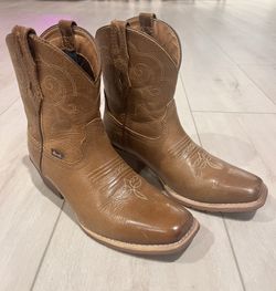 Justin Women’s Square Toe Booties
