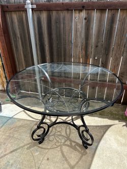Glass table 4ft round