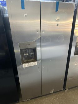 Frigidaire Side by Side Refrigerator Brand New With Warranty 