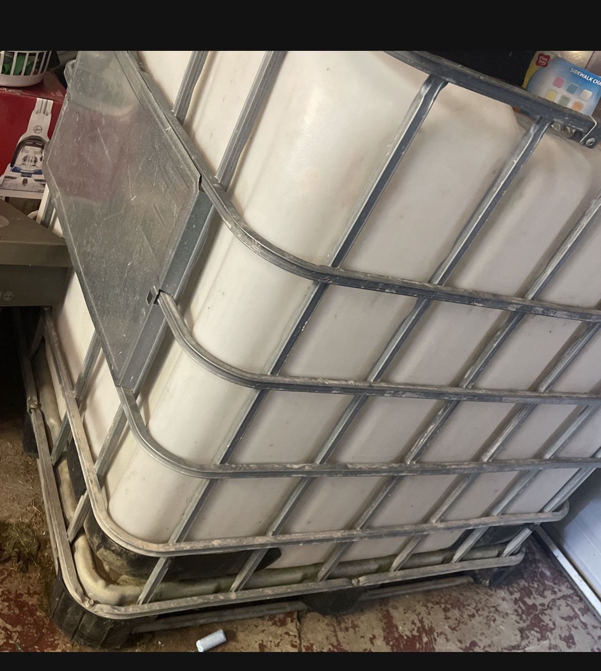 300 Gallon Water Tank 