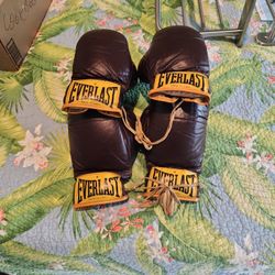 2 Pair Vintage Everlast Boxing Gloves