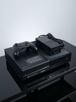 Xbox One 500GB Console Bundle with Wireless Controller & Power Supply
