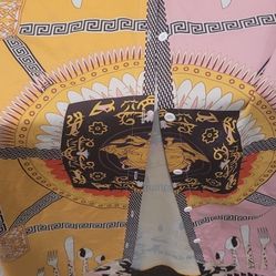 I have a woman dress for sale. In good condition never been warned.