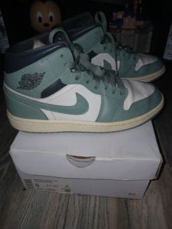 JORDAN 1's size 8 womans