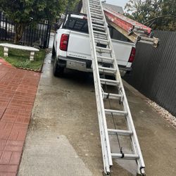 Escalera de 40 pies de aluminio casi nueva clave 1 buena marca muy barata