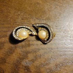 Vintage Clip On Pearl Blue And White Stones