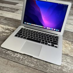 MacBook Air 13” i5 8GB RAM 256GB Flash Storage W/ Charger And Programs