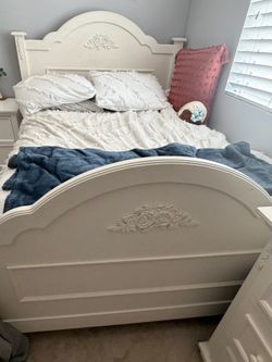 Bedroom set. Full Bed.