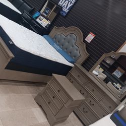 *Memorial Day Now*---Frisco Attractive Queen Bedroom Sets---Delivery And Easy Financing Available🤝