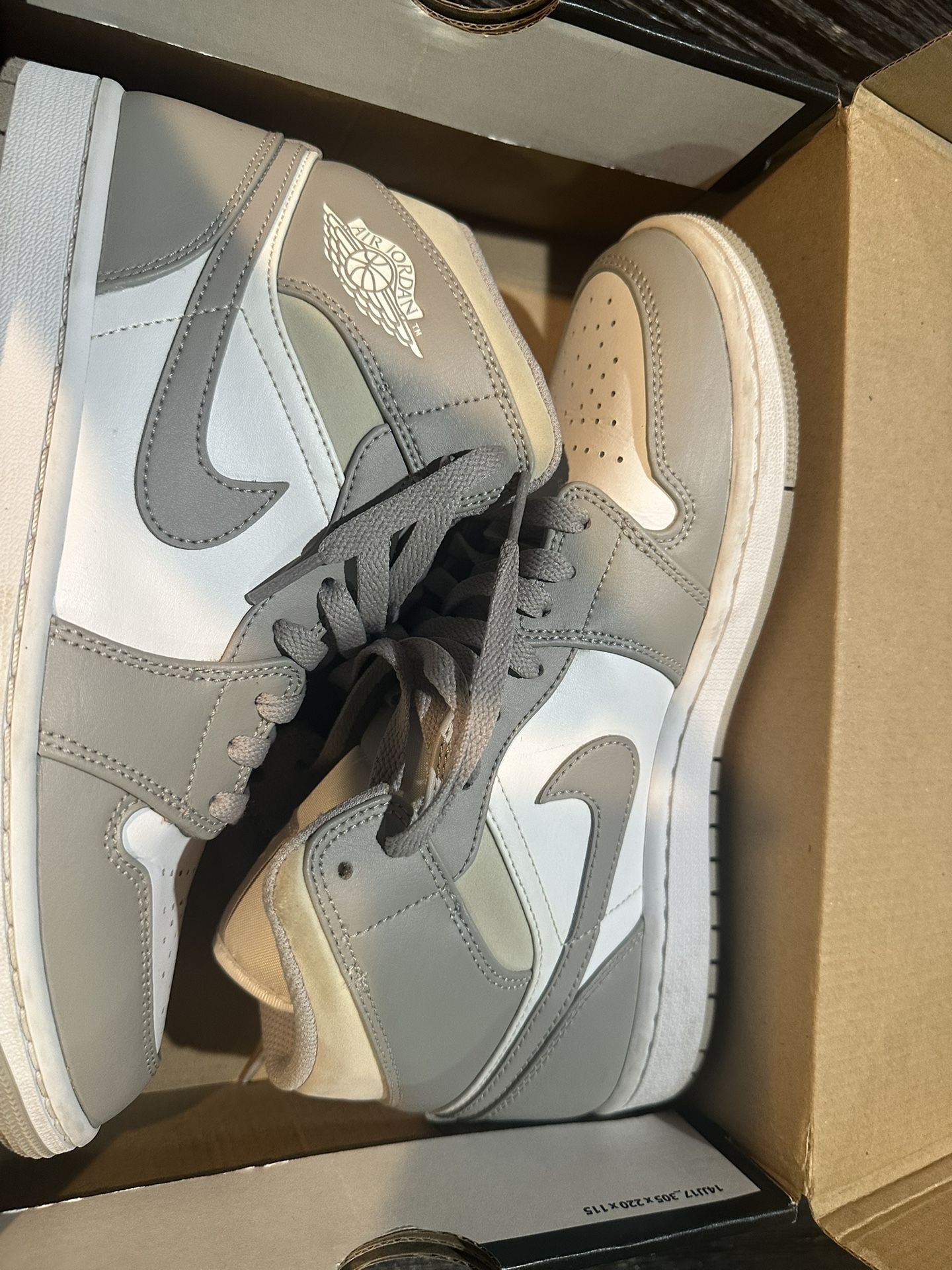 Air Jordan Mid College Grey/bone white Size