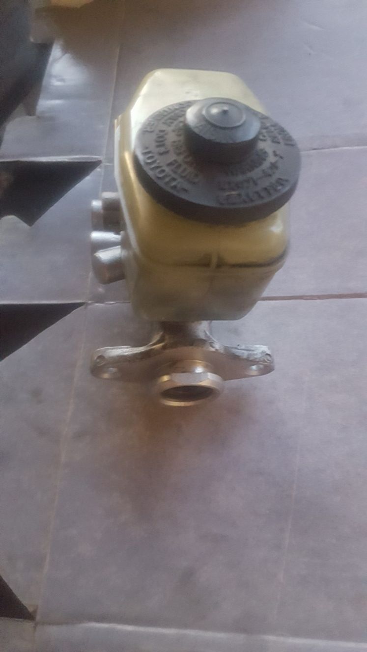 2000 toyota 4runner master cylinder