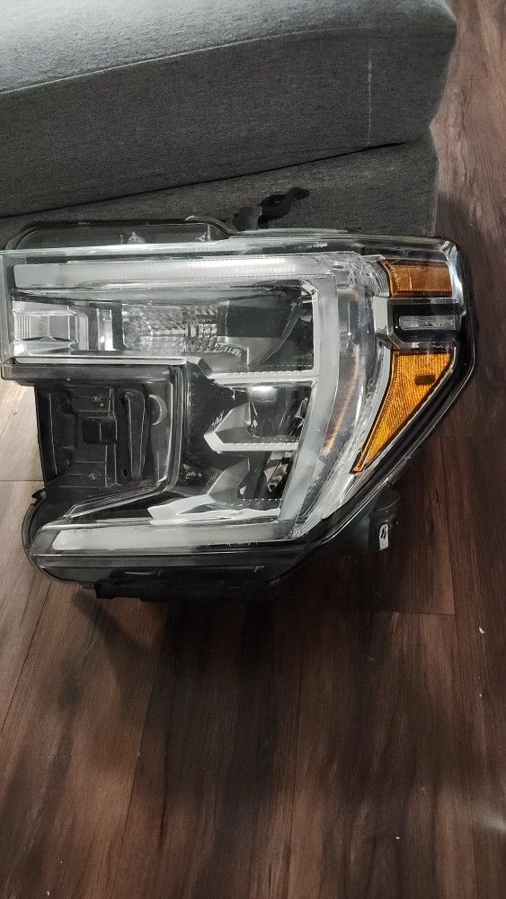 2019 / 2022 GMC Sierra 1500 Left Headlight