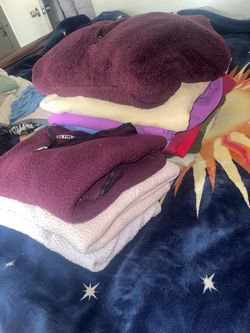 Mixed Women's Clothing – 10+ Pieces