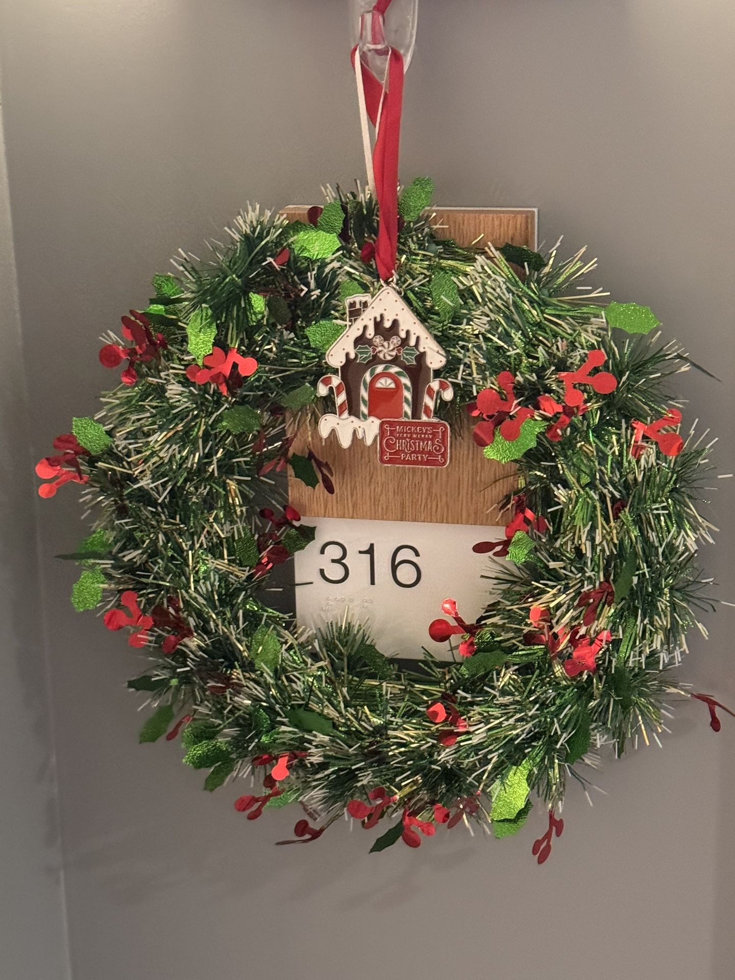 Small Flat Reusable Reath Easy To Store Away & Mickey’s WDW party Ornament