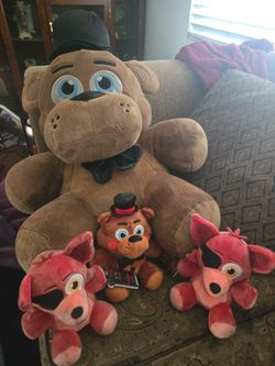 Fnaf plushies 3 small 1 jumbo freddy