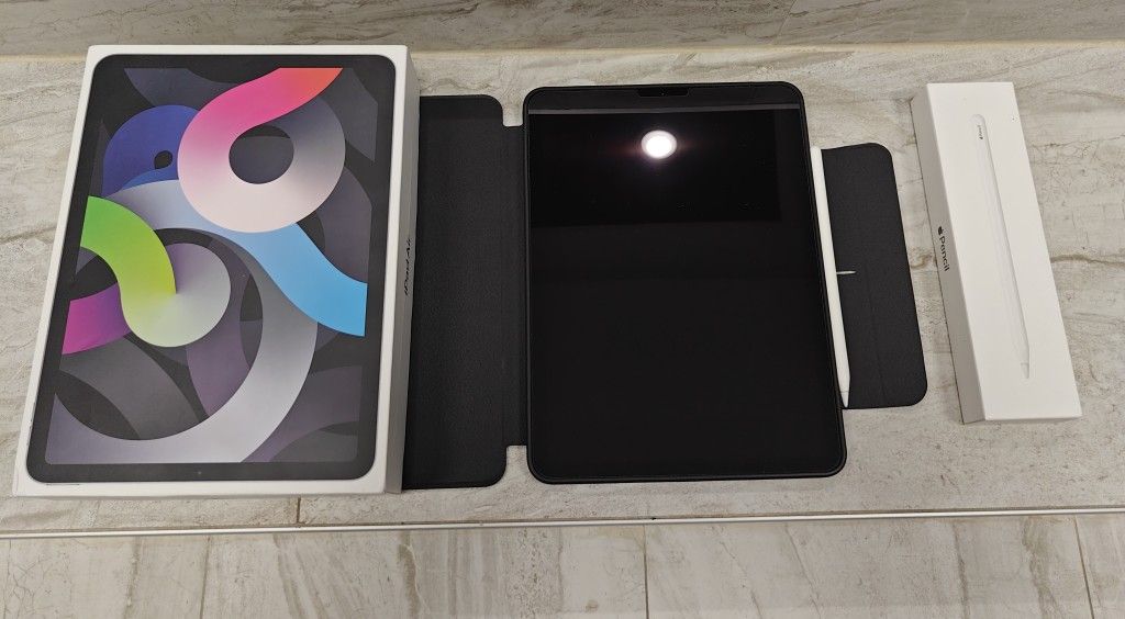 Apple iPad Air (4th Generation) (with 2nd Generation Pen and awesome Case)