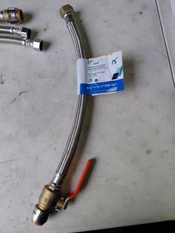 Sharkbite 3/4x3/4 fip water heater hose with valve
