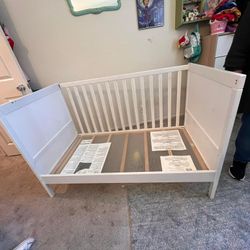 Baby Crib / Bed