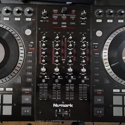 Numark NS7ii DJ Controller with Case