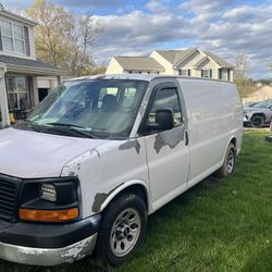 2009 GMC Express 