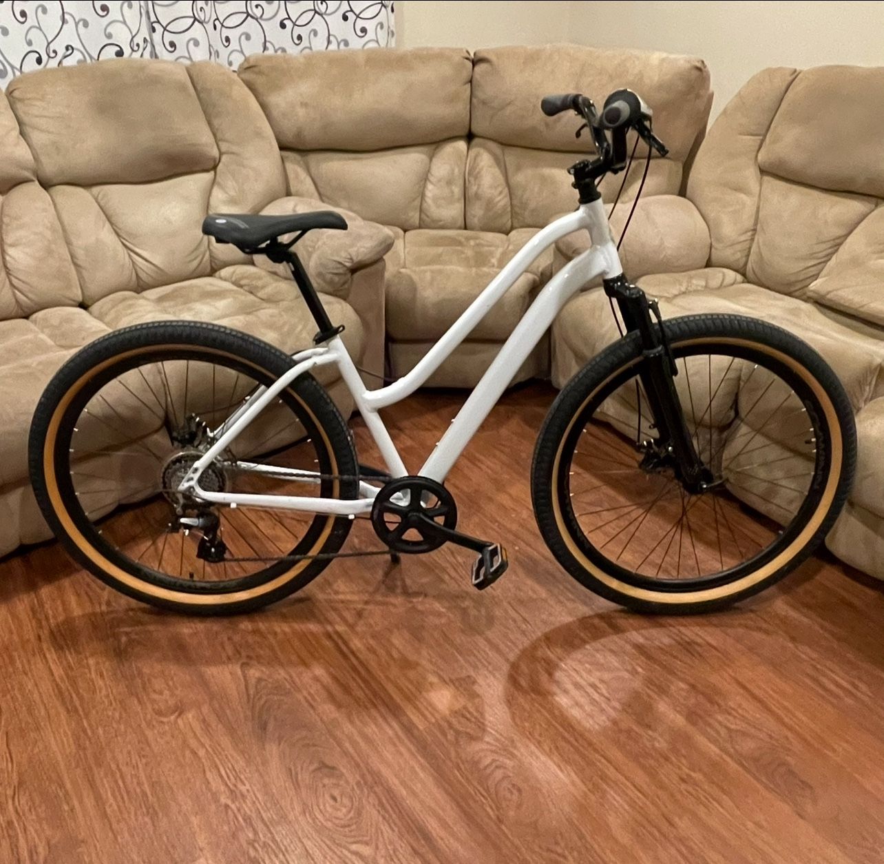 Schwinn Vega Hybrid Bike 27.5” Wheels, 17.5” Aluminum Frame