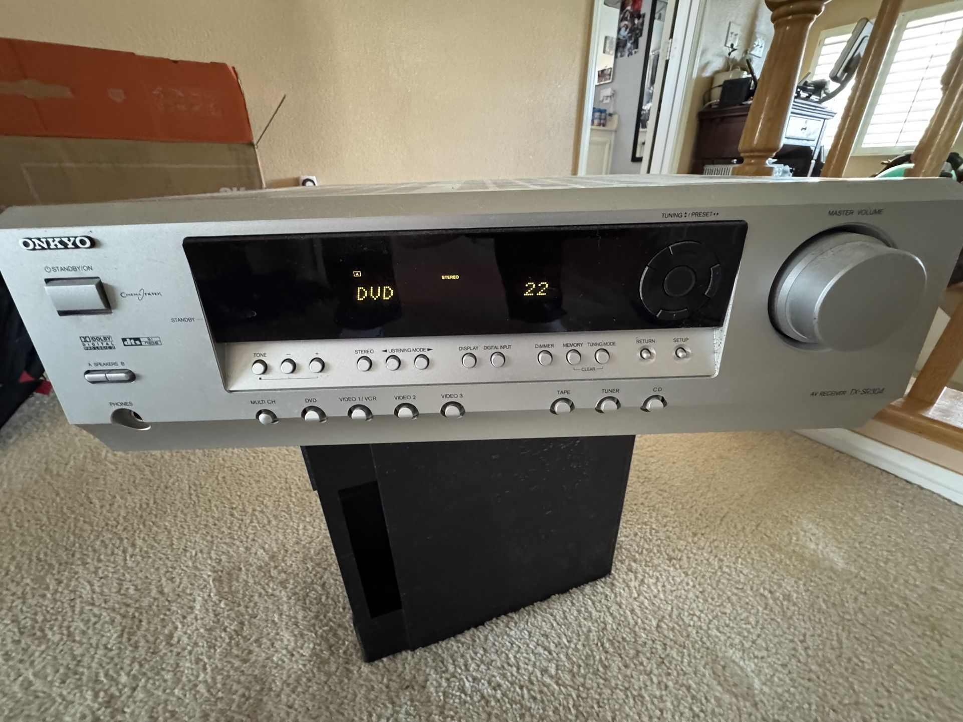 Onkyo TX-SR304 w/ Remote control