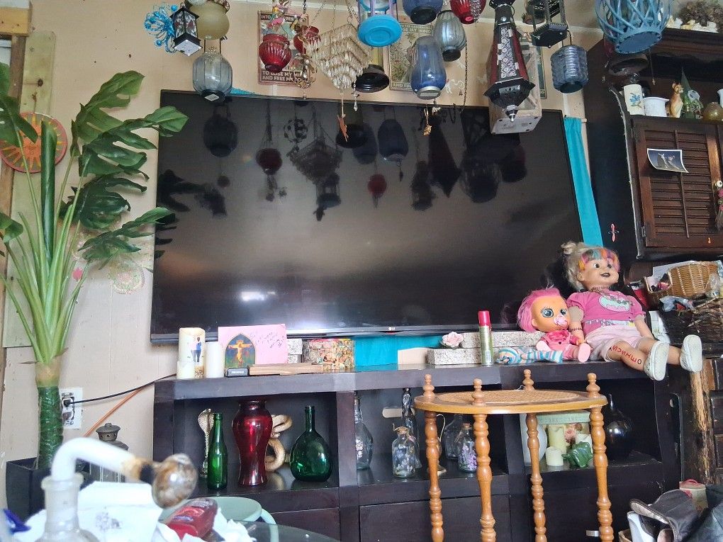 LG size 70in SMART t.v.