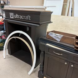 Display shelf  located in Dublin ca