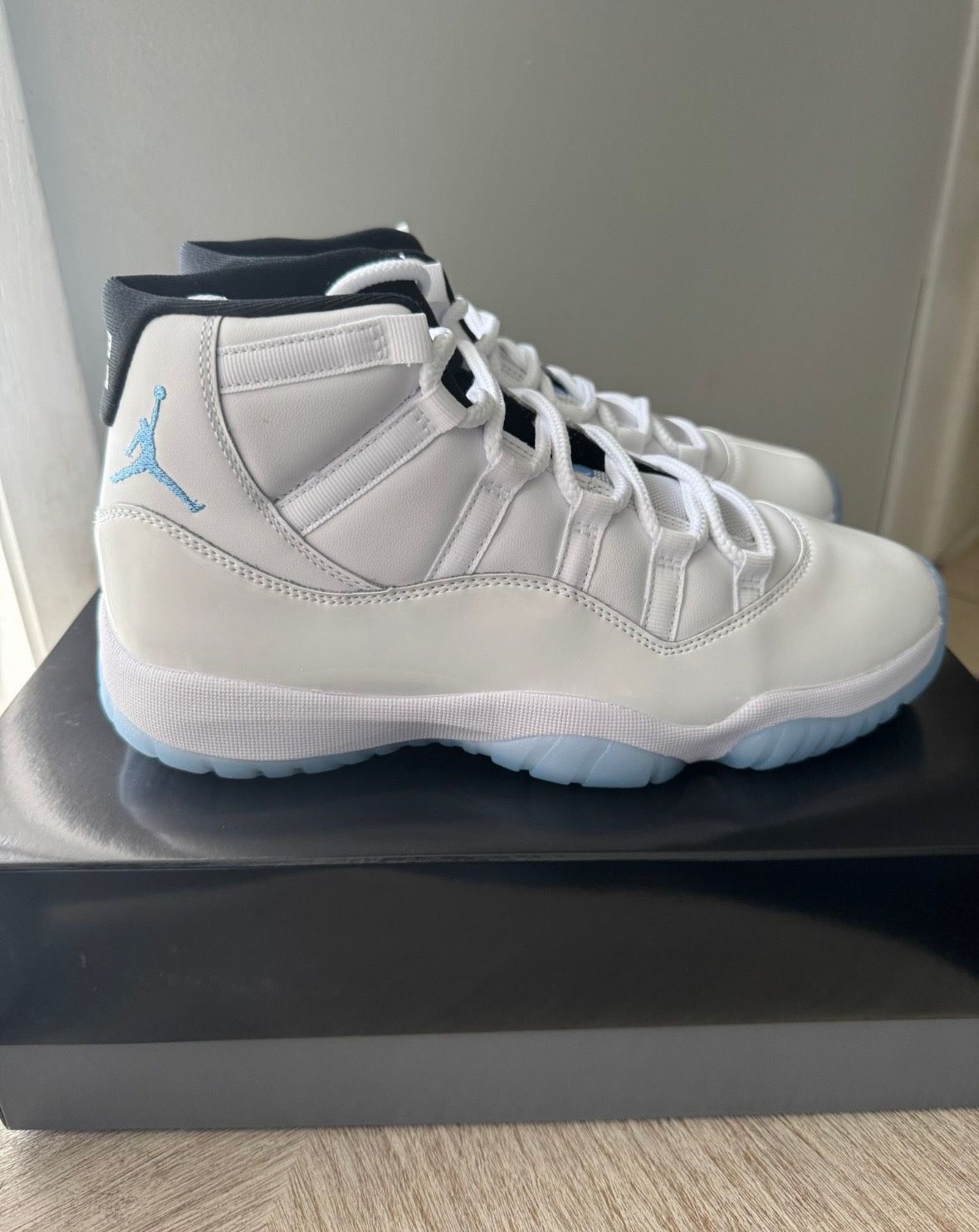 Jordan 11 Legend Blue Men 9.5 New